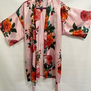 Kimono by Fashion pink floral pattern NWOT tie belt. Cover up, Robe